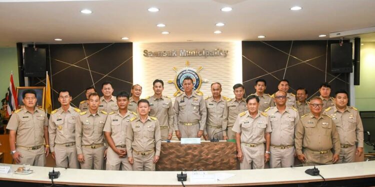 ผู้ว่าราชการจังหวัดชลบุรีเข้าเป็นประธานเปิดประชุมสภาครั้งแรก เพื่อเลือกประธานสภาเทศบาลเมืองแสนสุข