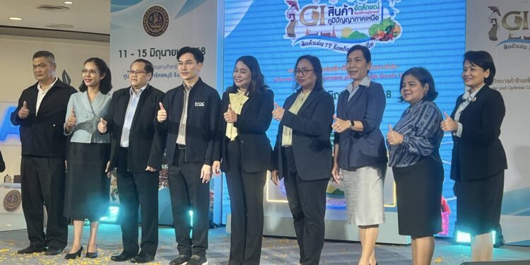 ผู้ตรวจราชการกระทรวงพาณิชย์ เข้าเปิดงานงาน “GI สินค้าอัตลักษณ์ สินค้าสิ่งบ่งชี้ทางภูมิศาสตร์ ภูมิปัญญาภาคเหนือ” ครั้งที่ ๑ ที่จังหวัดชลบุรี