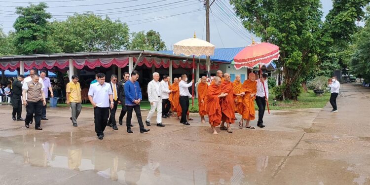 สกลนคร จัดพิธีมอบ “อาคารสมเด็จพระพุฒาจารย์ฯ” หน่วยฟอกไต และ “ศาลาศีล 5” แด่โรงพยาบาลกุดบาก และที่ว่าการอำเภอกุดบาก