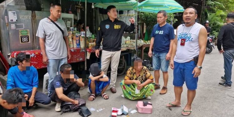 เสื่อมหนัก ตร.พัทยา ผงะเจอ ด.ช.13 ปี ค้ายา ซอยจอมเทียน หลังกวาดล้างเข้มข้น ได้ตัวเอเย่นต์เจ้าเก่าถูกจับนับไม่ถ้วน ประกันตัว ตัดกำไรอีเอ็ม เดินขายเย้ยกฎหมาย