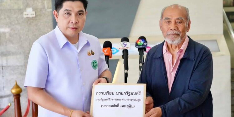 นายกองตรี ดร.ธนกฤต จิตรอารีย์รัตน์ ผู้ช่วยรัฐมนตรีประจำกระทรวงสาธารณสุข รับเรื่องร้องทุกข์ กรณีขอความเป็นธรรมต่อคดีของภรรยาที่เสียชีวิตจากการวินิจฉัยผิดพลาดของแพทย์โรงพยาบาลเอกชนแห่งหนึ่ง โดยร้องเรียนต่อคณะกรรมการแพทยสภา ตั้งแต่ปี 2552