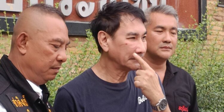 ทูน หิรัญทรัพย์ หรือ นายสพัชญ์นนทน์ เซสพีเดส อายุ 69 ปี ดารานักแสดงรุ่นใหญ่ เข้าแจ้งความกับพนักงานสอบสวน สน.พลับพลาไชย 1 กรณีถูกวัยรุ่น 2 คน รุมทำร้ายร่างกาย ได้รับบาดเจ็บ ขณะไปเดินซื้อของในซอยข้างคลองถมพลาซ่า เหตุเกิดเมื่อเวลา 15:00 น. ที่ผ่านมา