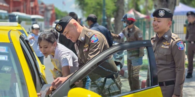 ตร.ท่องเที่ยว ร่วม กรมการท่องเที่ยว จัดอบรมแท็กซี่ สร้างภาพลักษณ์ไทย ท่องเที่ยวมั่นใจตั้งแต่ก้าวแรก!