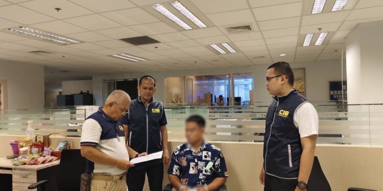 รวบหนุ่มภูซาง รับจ้างขนเงินสดที่กดได้จากแก๊ง Call Center ครั้งละ 1-2 ล้านบาท ซุกรถบรรทุก ข้ามพรมแดน ส่งฝั่งลาว