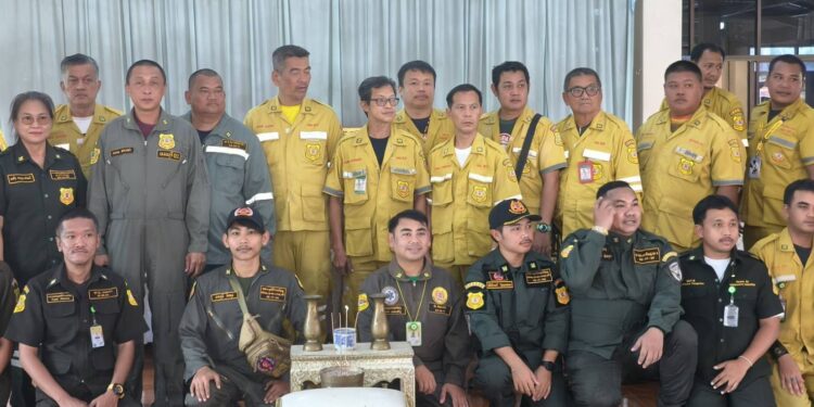 ครอบครัวรับศพชาวเมียนมาเหยื่ออาคาร สตง.ถล่มไปฌาปนกิจที่วัดบางม่วง จ.นนทบุรี ส่วนที่เหลืออีก 7 ศพ