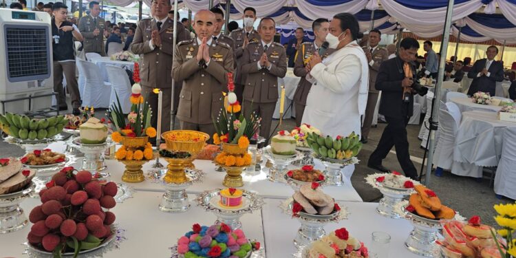 ตำรวจภูธรจังหวัดนนทบุรีจัดพิธีทำบุญเสริมสิริมงคล ประจำปี 2568 ข้าราชการระดับสูงและภาคประชาชนร่วมงานคับคั่ง