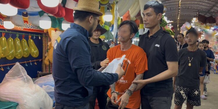 สืบนครบาลรวบหนุ่มภัยสังคม ลูกจ้างร้านปาโป่งงานแฟร์ ลวงสาว 15 อ้างจะพาไปส่งบ้าน ก่อนผลัดกันข่มขืนในรถกระบะ อ้างไม่ได้ก่อเหตุเด็กตกใจ