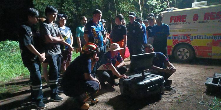 กู้ภัยเร่งค้นหาหนุ่มจับเป็ดออกหาเห็ดในป่าหายตัวลึกลับจนดึกยังไม่พบจึงยุติ