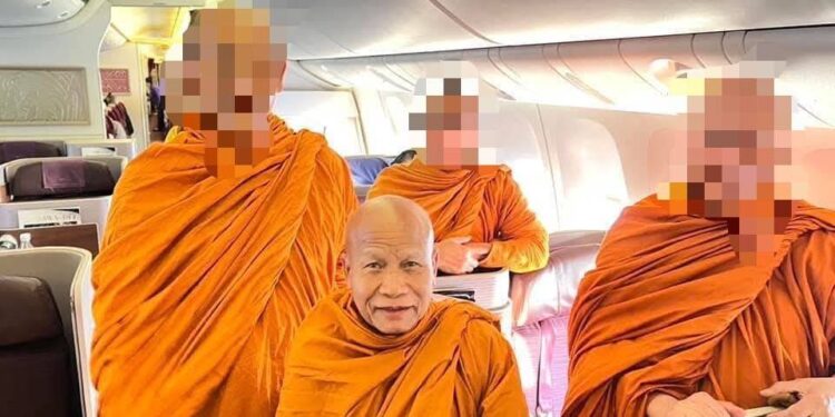 อดีตพระพหรมเมธีได้ประกันตัวในชั้นพนักงานสอบสวน วงเงิน 400,000 บาท พร้อมขอให้การเป็นลายลักษณ์อักษร โดยจะยื่นในภายหลัง หนีนักข่าวขึ้นรถตู้ออกด้านหลัง