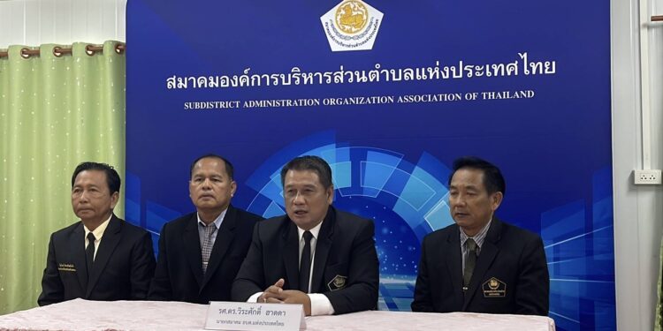 ปทุมธานี นายกสมาคม อบต.แห่งประเทศไทย โวยแหลกรัฐบาลจัดสรรงบ1.57แสนล้านไม่เป็นธรรมเตรียมรถตู้76คันบุกทำเนียบรัฐบาล