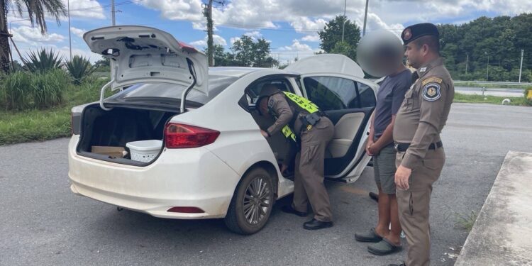 ตำรวจทางหลวงระดมจับรถสวมป้ายทะเบียนและรถใช้ทะเบียนที่ไม่พบข้อมูล วิ่งเกลื่อนเมืองชลบุรี