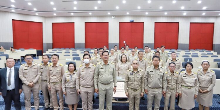 ผู้ว่าฯปทุมฯ เปิดประชุมสภาเทศบาลเมืองบางกระดีพร้อมเลือกประธานสภา ย้ำให้รักษาผลประโยชน์ประชาชนเป็นหลัก