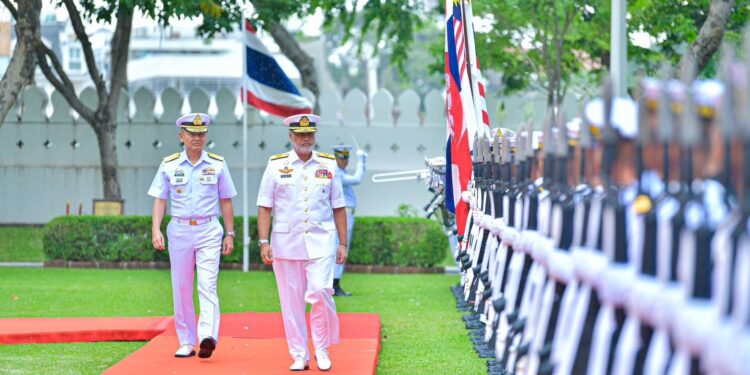 ผู้บัญชาการทหารเรือ ให้การต้อนรับ ผู้บัญชาการทหารเรือมาเลเซีย ในโอกาสเดินทางเยือนประเทศไทยอย่างเป็นทางการในฐานะแขกของกองทัพเรือ