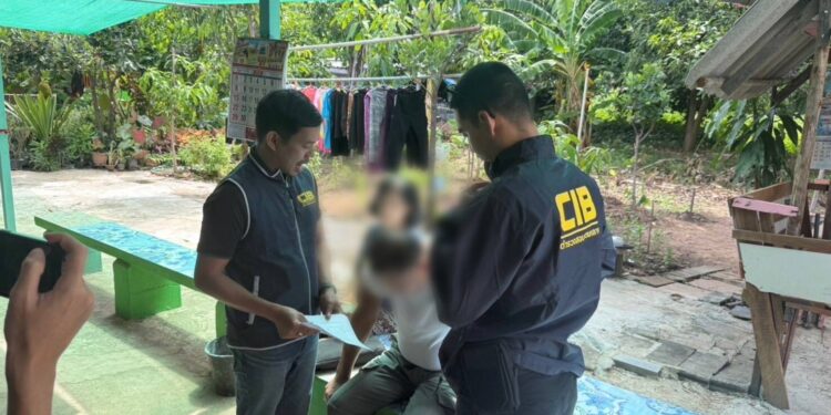 รวบรองผู้กำกับเก๊! ตีเนียนแฝงขบวนกฐิน วัดดังอ่างทอง เชิดเงินทำบุญเป็นแสนหวังหลบหนี สุดท้ายไม่รอด