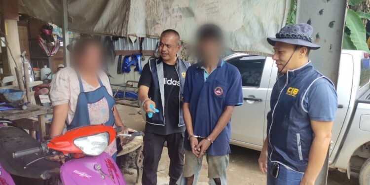 บุกอู่ซ่อมรถ ทำปืนเถื่อน ยึดของกลางเพียบ