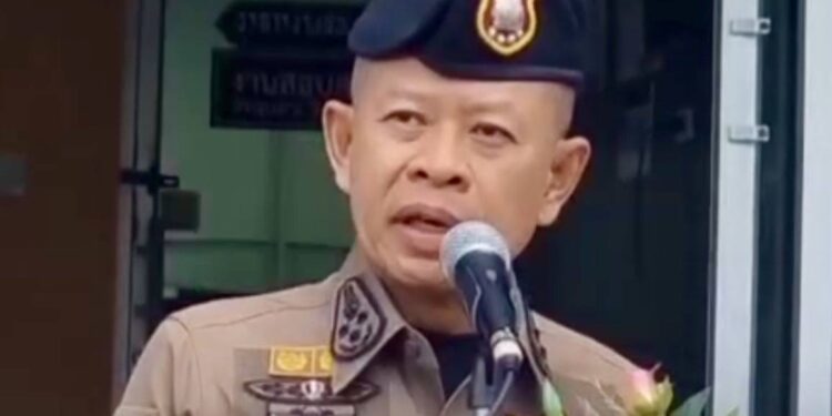 บิ๊กโอ๋ พร้อมด้วย ผบก.ป.-พนักงานสอบสวน กองปราบ นำสำนวนสั่งฟ้อง สจ.กอล์ฟ กับพวก