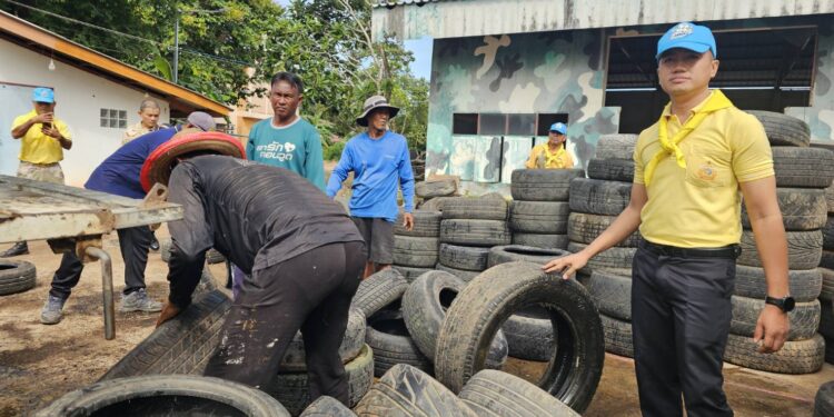 ชาวประจันตคามส่งยางรถยนต์เก่า1,000 เส้นไปหนุนทหารสร้างบังเกอร์พร้อมยังมีข้าวสารกว่า100ถุง,น้ำดื่มสะอาด 200 กว่าแพ็ค ปลากระป๋อง และมาม่า 3- 4 กล่องใหญ่นำส่งโดยขบวนรถ รวม 3 คัน ให้ทหารผามออีแดง จังหวัดศรีสะเกษ ป้องกันชายแดน