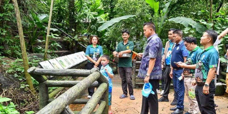 นายธวัชชัย ศรีทอง ผู้ว่าราชการจังหวัดชลบุรี เป็นประธานในพิธีเปิดงานฉลองครบรอบ 47 ปี สวนสัตว์เปิดเขาเขียว โดยมีนายวีกิจ มานะโรจน์กิจ นายอำเภอศรีราชา นายณรงค์วิทย์ ชดช้อย ผู้อำนวยการสวนสัตว์เปิดเขาเขียว