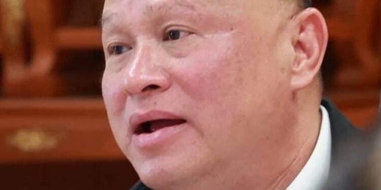 ” เสธฯหิ ” เฟสบุค โต้ ส.ส.สงขลา หัวข้อ “หนีเรียน แล้วมาด่าครู ” แจงเรื่องพลังงาน .