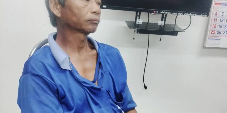 ล็อกตัวโจรขโมยพระพุทธรูปทองเหลืองเก่าแก่  ขณะลูกชายกำลังฉลองวันเกิดเพื่อนไหวพริบดีได้ยินเสียงดังบนห้องพระ