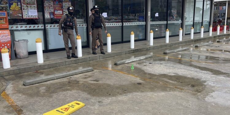 ปทุมธานี คนร้ายเหิมยิง!ตร.ล่อซื้อบุหรี่ไฟฟ้าตำรวจเจ็บ 1 นาย อาสาตำรวจเจ็บ 1 คน