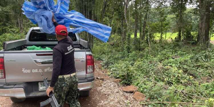 ไล่จับแรงงานชาวเมียนมา (พม่า) 10 – 15 ราย บุกรุกที่ดินสวนผลไม้ สวนป่าไม้ของราษฎรเพื่อเข้ามาพักอาศัย โดยมีการดัดแปลงพื้นที่ ผูกเปล ปูเสื่อนอน เข้าใช้ที่พักอาศัยของราษฎร (เพิงพัก และสุขา) โดยไม่ได้รับอนุญาต และเล่นการพนัน