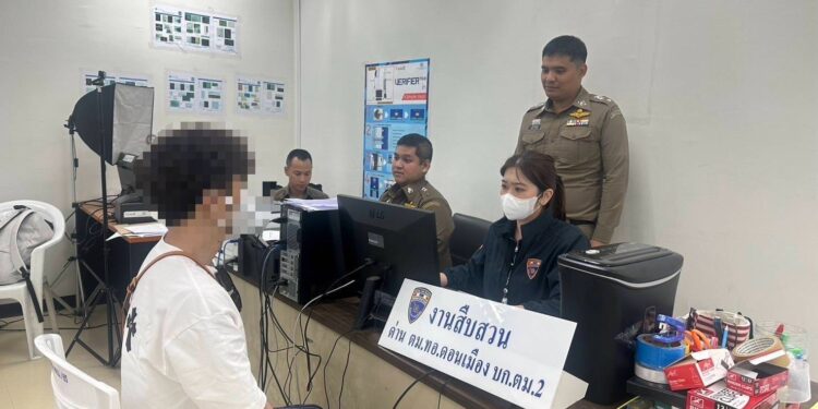 ไม่รอด จีนหลอกโอนเงินล้าน เตรียมบินหนี ถูก ตม.ดอนเมือง รวบคาด่าน