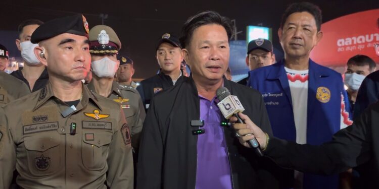 นนทบุรี ผู้ว่าฯ นนท์นำปล่อยแถว เปิดปฏิบัติการกวาดล้างแรงงานต่างด้าวตลาดบางใหญ่ ตรวจ 400 ราย พบผิดเพียง 4 เดินหน้าปราบต่อเนื่อง