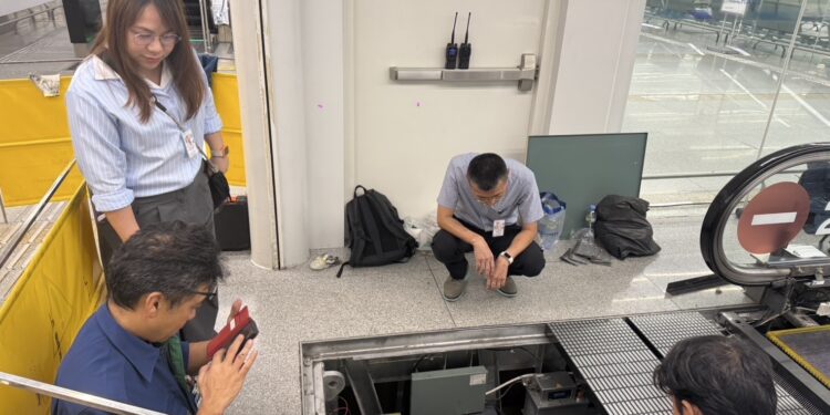 สมุทรปราการ ท่าอากาศยานสุวรรณภูมิ แจงเหตุการณ์บันไดเลื่อนหยุดทำงาน ชี้เป็นกรณีระบบอัตโนมัติเพื่อความปลอดภัย ขณะนี้ได้ซ่อมแซมกลับมาใช้งานตามปกติไม่กระทบการให้บริการ