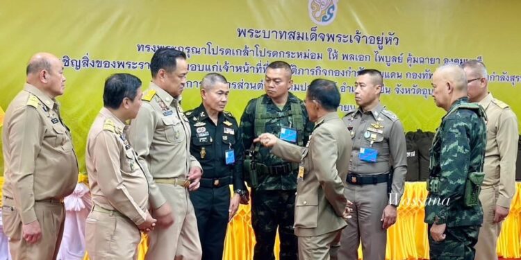 “องคมนตรีไพบูลย์” ล้อมวง พูดคุย สถานการณ์ชายแดนไทย-กัมพูชา กับ “รองผบ.ทบ.-แม่ทัพภาค2 – ผบ.กกล.สุรนารี- มท.1-ปลัดมหาดไทย- อธิบดีกรมการปกครอง