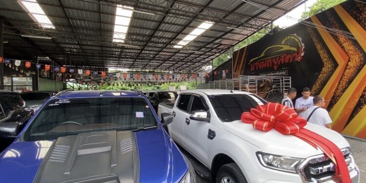 เจ้าของเต็นท์รถมือสอง ยะลา เอาใจลูกค้า สุดปัง “ออกรถ แถมวัวตัวใหญ่” รับเทศกาลฮารีรายออีดิ้ลอัฎฮา ปีที่ 2