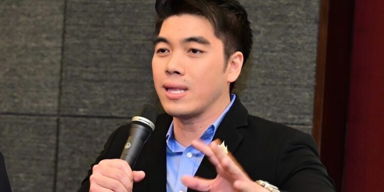 อาจารย์อุ๋ย จี้รัฐบาลยกเลิก MOU 43 และ MOU 44 ตอบโต้ท่าทีคุกคาม ไม่เป็นมิตร และล่วงละเมิดอำนาจอธิปไตยของไทย ซึ่งกระทำได้ภายใต้หลักการตอบโต้ (Retorsion) ตามกฎหมายระหว่างประเทศ