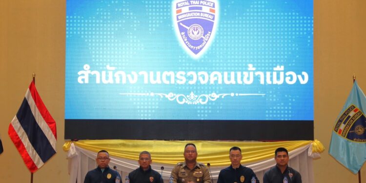 ตามนโยบายสำนักงานตำรวจแห่งชาติ โดย พล.ต.อ.กิตติ์รัฐ พันธุ์เพ็ชร์ ผบ.ตร., พล.ต.อ.ไกรบุญ ทรวดทรง รอง ผบ.ตร., พล.ต.อ.ธนา ชูวงศ์ รอง ผบ.ตร./ผอ.ศูนย์ปราบปรามคนร้ายข้ามชาติและเข้าเมืองโดยผิดกฎหมาย