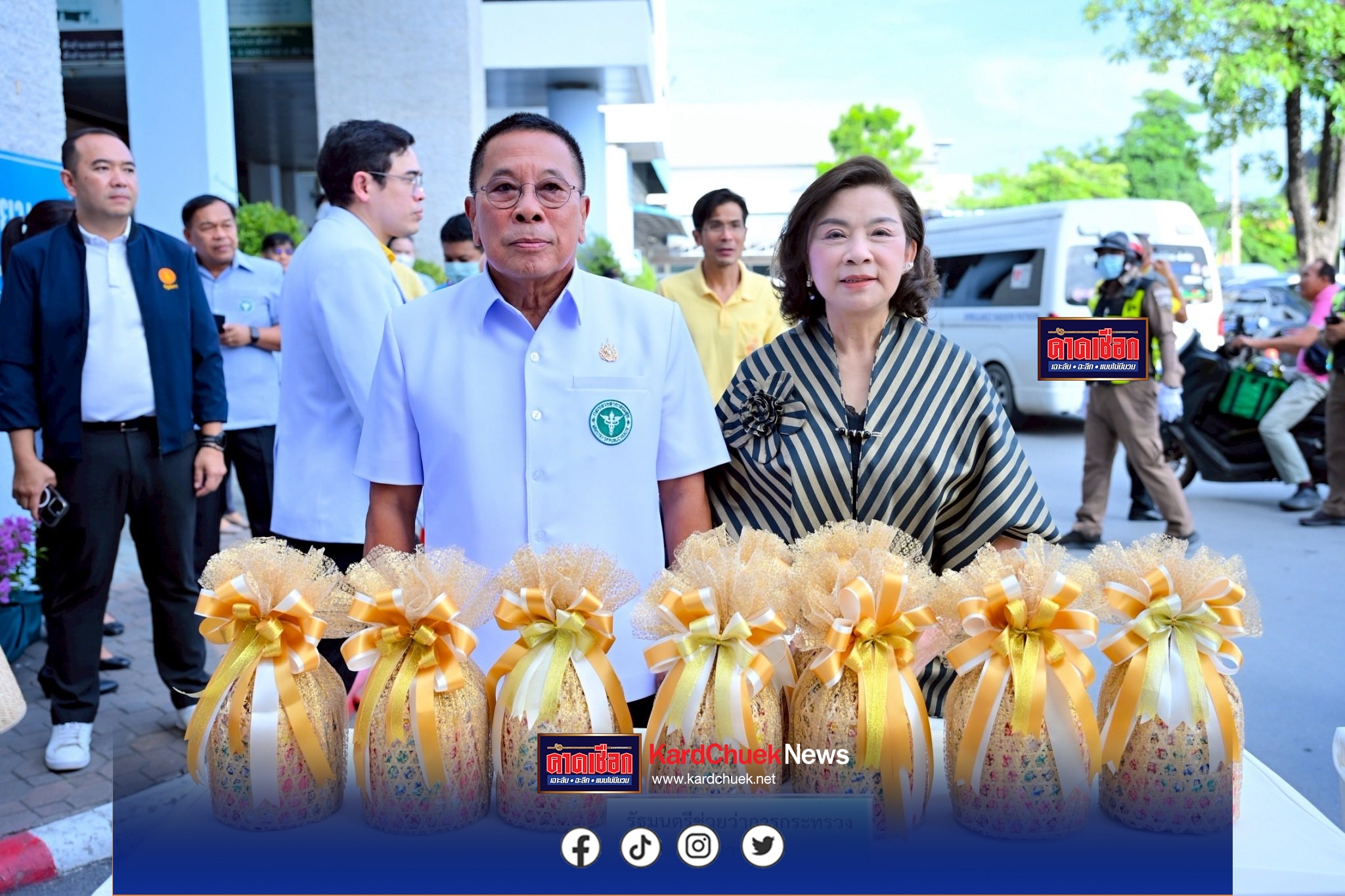 ที่โรงพยาบาลนครปฐม นายอนุชา สะสมทรัพย์ รัฐมนตรีช่วยว่าการกระทรวงสาธารณสุข ร่วมทำบุญตักบุญตักบาตรถวายเป็นพระราชกุศล เนื่องในวันคล้ายวันเฉลิมพระชนมพรรษา พระบาทสมเด็จพระเจ้าอยู่หัวฯ และตรวจเยี่ยมบุคคลากรทางการแพทย์และเจ้าหน้าที่สาธารณสุขพร้อมมอบนโยบายการพัฒนางานด้านสาธารณสุขให้แก่จังหวัดนครปฐม