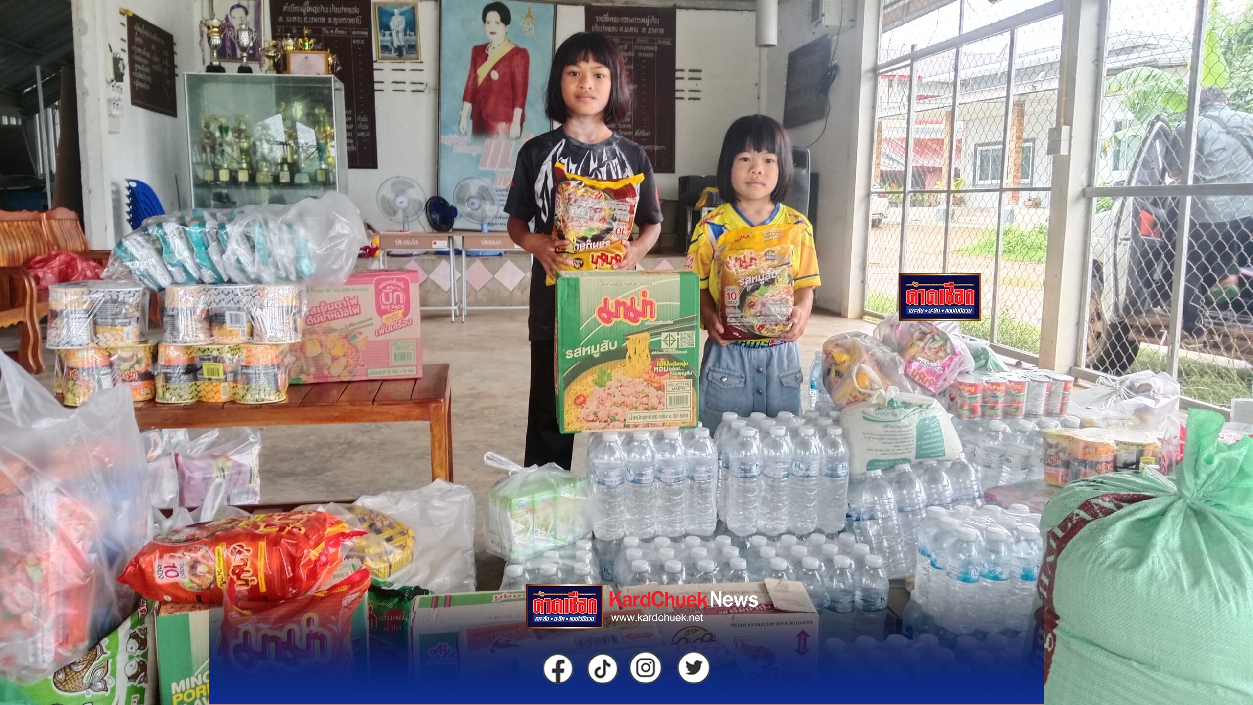 อุบลฯ ชาวบ้านชายแดนไทยลาวปันน้ำใจช่วยแนวหน้าสู้เขมร