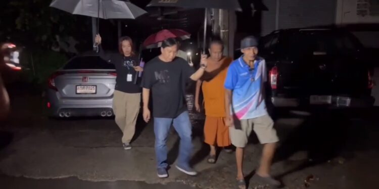 นนทบุรี มืดทั้งวัด พระวัดดัง 25 รูป ถูกตัดไฟฟ้า-น้ำ หลังค้างชำระนาน 3 เดือน ยอดกว่าครึ่งแสน ต้องจุดเทียน นอนเต็นท์