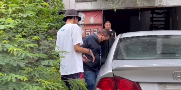 นนทบุรี ไอซ์ 1 ใน 5 ทีมแก๊งเสือปุ่น เข้ามอบตัว สารภาพรับจ้าง 1,000 บาท ขับรถรับสาว ยันไม่รู้เรื่องปล้น