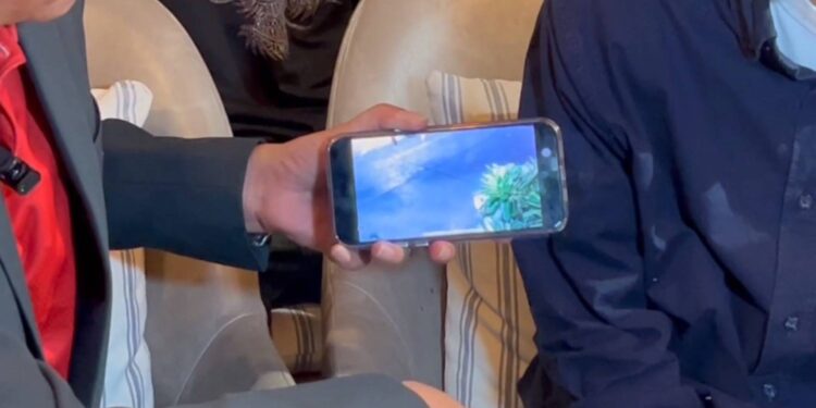 นนทบุรี วงจรปิด กลุ่มวัยรุ่นกว่า 10 คน ชักอาวุธปืน.38 จ่อยิงหัวคู่อริ 6 นัด ไม่ออก คาดปาฏิหาริย์หลวงปู่ทวด