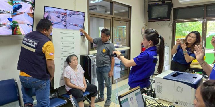 อำเภอนครชัยศรี ส่งทีมปลัดศูนย์ทะเบียนภาค7   ทำบัตรกลุ่มผู้สูงวัย ติดเตียง รับสิทธิภาครัฐ