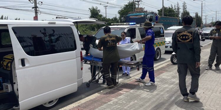 ปทุมธานี สลดนักเรียนหญิงวัย 17 ปีขับจยย.เสียหลักชนเสาไฟฟ้าเสียชีวิต