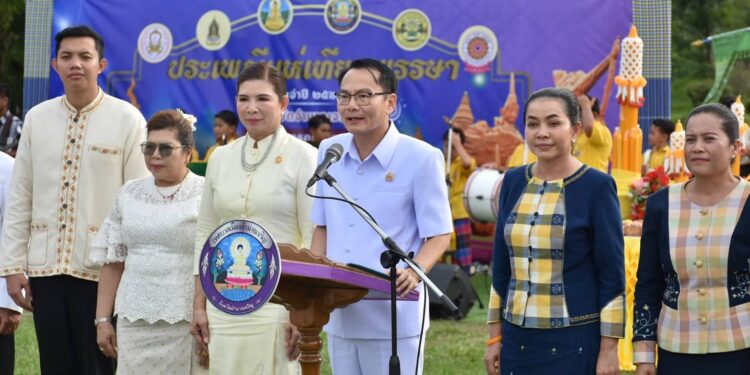 อำนาจเจริญ 2 สส. พรรคภูมิใจไทยอำนาจเจริญร่วมงานเทศบาลเมืองอำนาจเจริญจัดประเพณี แห่เทียนเข้าพรรษา ประจำปี 2568