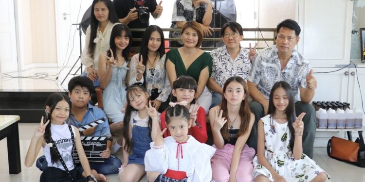 เปิดตัวอย่างเป็นทางการ “Prom Stage Studio” สถาบันการแสดงครบวงจร แหล่งบ่มเพาะนักแสดงคุณภาพแห่งใหม่ในลำลูกกา