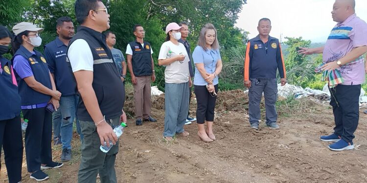 (คืบหน้า)ผู้ว่าฯคลายทุกข์ชาวบ้านลงตรวจสอบลักลอบทิ้งขยะเคมีในวัดเป็นขยะนำออกมาจากโรงงานอุตสาหกรรมย่านนิคมอุตสาหกรรมดังในปราจีนฯลอบนำมาทิ้งในวัดหลอกเจ้าอาวาสให้ค่าจ้างแก่วัดครั้งละ 250 บาท/เที่ยว ผู้ว่าฯสั่งด่วนให้เจ้าหน้าที่ที่เกี่ยวข้องติดตามหาแหล่งที่มาว่าถูกนำออกมาจากที่ใด และ ผู้ที่นำมาทิ้งจะต้องนำขยะเหล่านี้ออกจากพื้นที่นี้ให้หมด