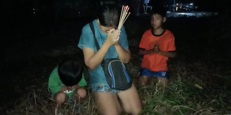   2 เรือหางยาวทำประมงพื้นบ้านออกวางตาข่ายหาในต้นน้ำแม่น้ำปราจีนบุรีชนกันจมสูญหายในน้ำเร่งค้นหายังไม่พบ