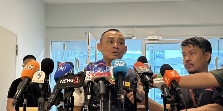 สำนักงานตำรวจแห่งชาติ ใช้ยาแรง เปิดศูนย์ปราบพระกระทำผิด เยียวยาพระพุทธศาสนา เตรียมขยายผล ตรวจสอบพระทั่วประเทศ พร้อมตำนิ สำนักพุทธฯทำงานล้มเหลว หมกเม็ดซุกใต้โต้ะ ช่วยเหลือพระทำผิด ทำศาสนาเสื่อม! ส่วนกรณีสีกากอล์ฟ เร่งขยายเส้นเงินเอา เตรียมเอาผิดยักยอกเงินวัดเพิ่มเติม