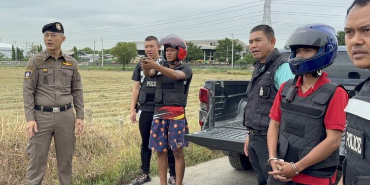 ตำรวจคุมตัวแก๊งค์วัยรุ่นบิดปล้นปืนยิงโจ๋17ปีเสียชีวิต ทำแผนที่เกิดเหตุ