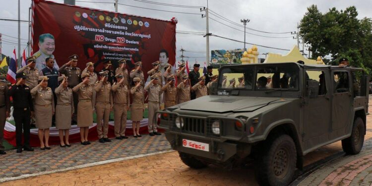 ผนึกกำลังทุกภาคส่วนในจังหวัดกาญจนบุรี เปิดปฏิบัติการกวาดล้างยาเสพติด “No Drugs No Dealers” ผนึกกำลัง ชุมชนปลอดยาเสพติด พร้อมมอบนโยบายในการป้องกัน ปราบปราม และแก้ไขปัญหายาเสพติดในพื้นที่ และปล่อยแถวปฏิบัติการกวาดล้างยาเสพติดฯ