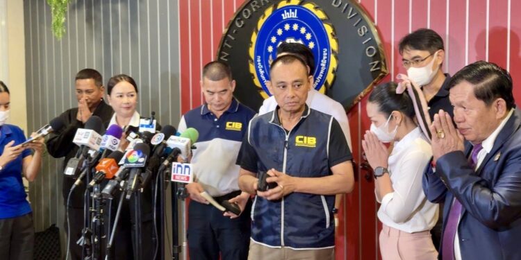 ธนกฤต พา 2 นักธุรกิจรับเหมาร้องทุกข์ปปป. ให้ตรวจสอบคนอ้างตัวเป็นผู้เชี่ยวชาญประจำตัวอดีตรัฐมนตรีมหาดไทย หลอกลงทุนโครงการรัฐสูญเงิน 7 ล้านบาท 