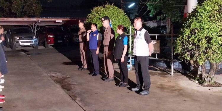 นายอำเภอสามพราน ระดมกำลังเจ้าหน้าที่ 500 นาย ปล่อยแถว ประกาศสงครามยาเสพติด