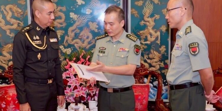 ทูตทหารไทย พบ กองทัพจีน ฝ่ายจีน ฝากสื่อสารถึงคนไทย ระบุ นับตั้งแต่เกิดสถานการณ์ชายแดนไทย-กัมพูชา จีนไม่เคยสนับสนุนยุทโธปกรณ์ใดๆ ให้กัมพูชา